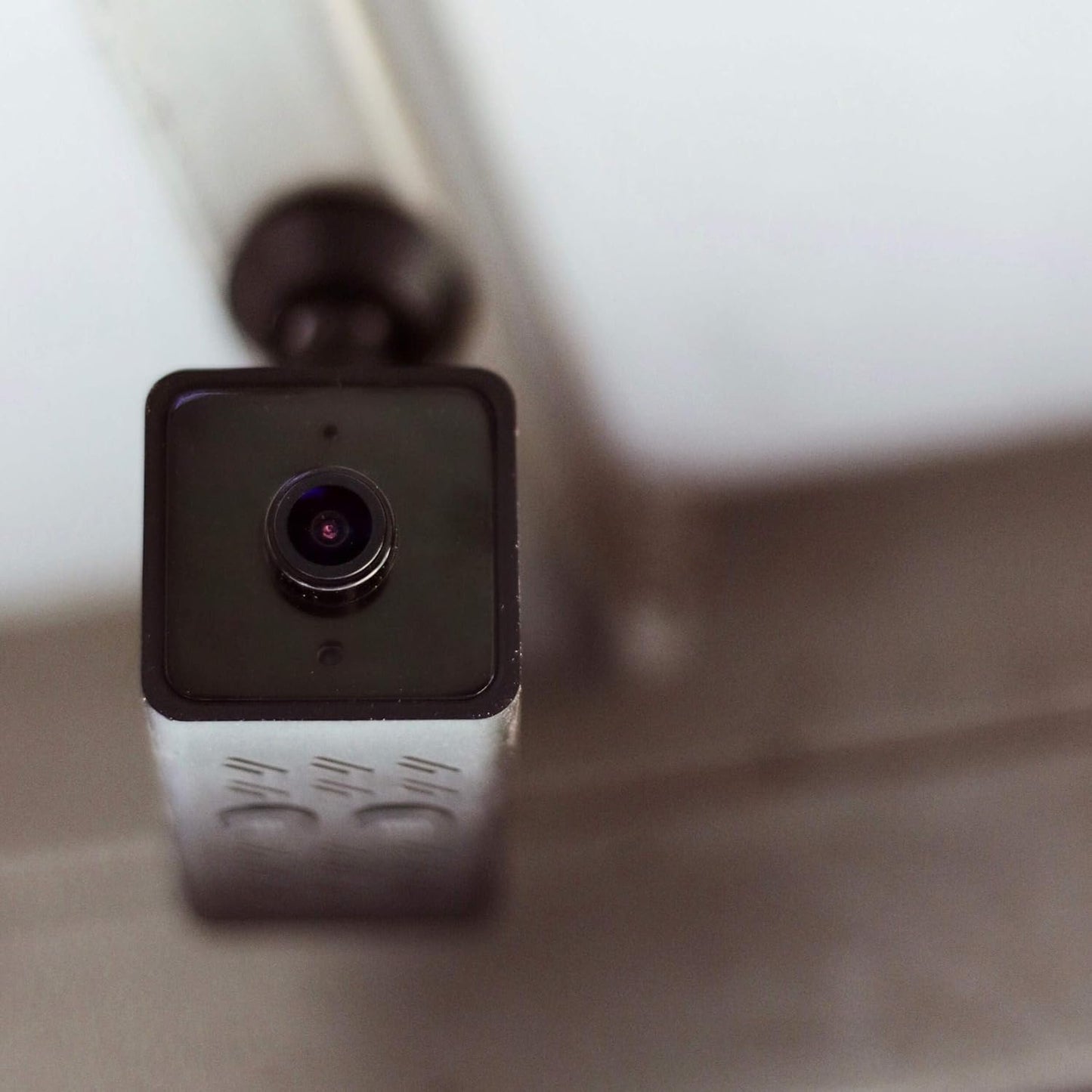 Equine Eye Voyager - Wireless Horse Trailer Camera – Live Video to Your Mobile with Night Vision, Audio - 8 Hours Battery Life - No Cell Signal Needed - Compatible with iPhone & Android Devices